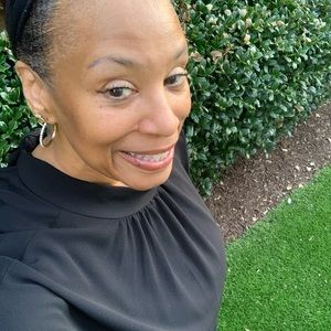 Meet your Posher, Constance